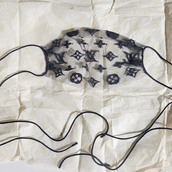 LOUIS VUITTON - EXTREMELY RARE, AUTHENTIC, ICONIC, LACE, MONOGRAM FACE MASK - Picture 4 of 16